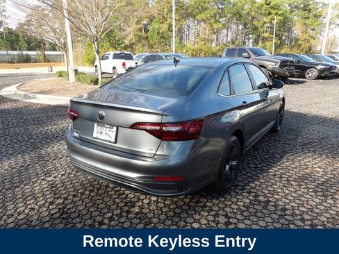 Used 2023 Volkswagen Jetta SE image 6