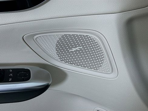 Certified 2022 Mercedes-Benz C 300 Sedan image 19