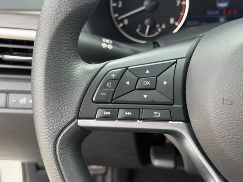Used 2025 Nissan Altima 2.5 SV FWD image 16