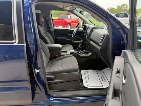 Used 2023 Nissan Frontier SV w/ Tow Package AWD/4WD image 17