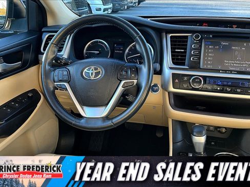 Used 2017 Toyota Highlander XLE image 5