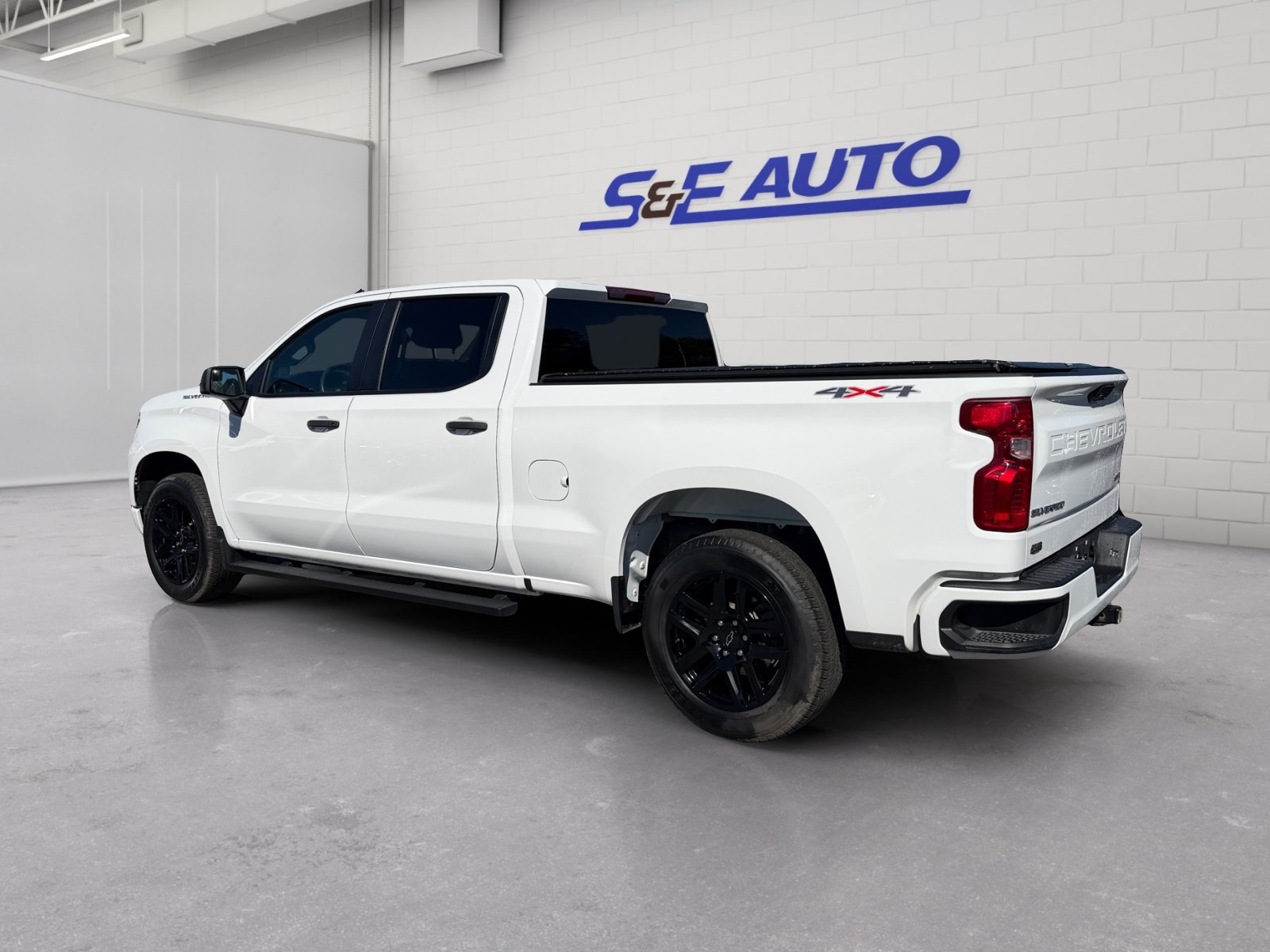 Used 2024 Chevrolet Silverado 1500 Custom AWD/4WD image 3