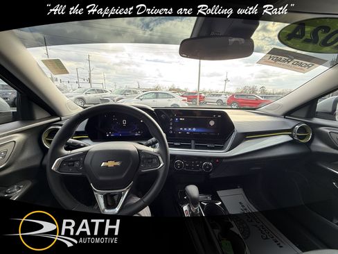 Used 2024 Chevrolet Trax LT w/ Driver Confidence Package image 14