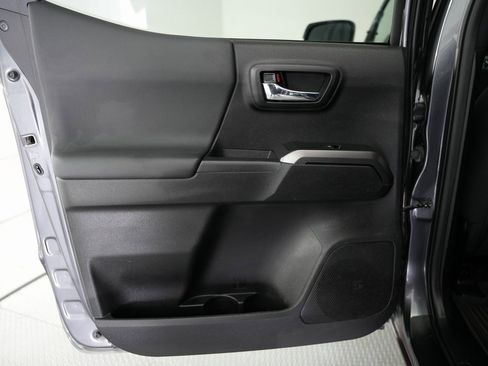 Used 2021 Toyota Tacoma TRD Sport image 38