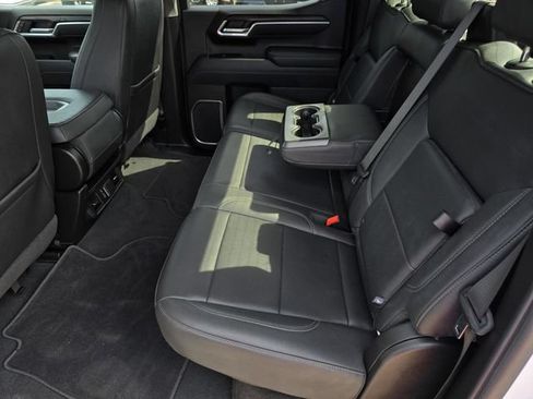Used 2025 GMC Sierra 1500 SLT AWD/4WD image 38