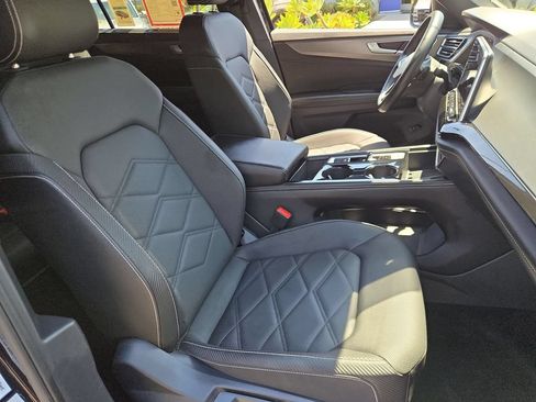 Used 2025 Volkswagen Atlas Cross Sport SE AWD/4WD image 31