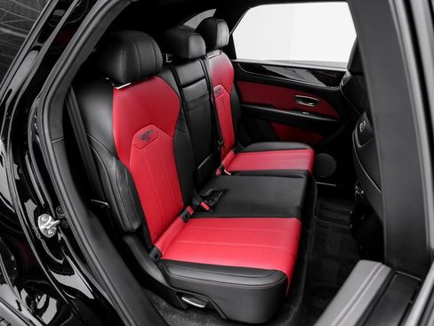 Used 2023 Bentley Bentayga V8 image 39