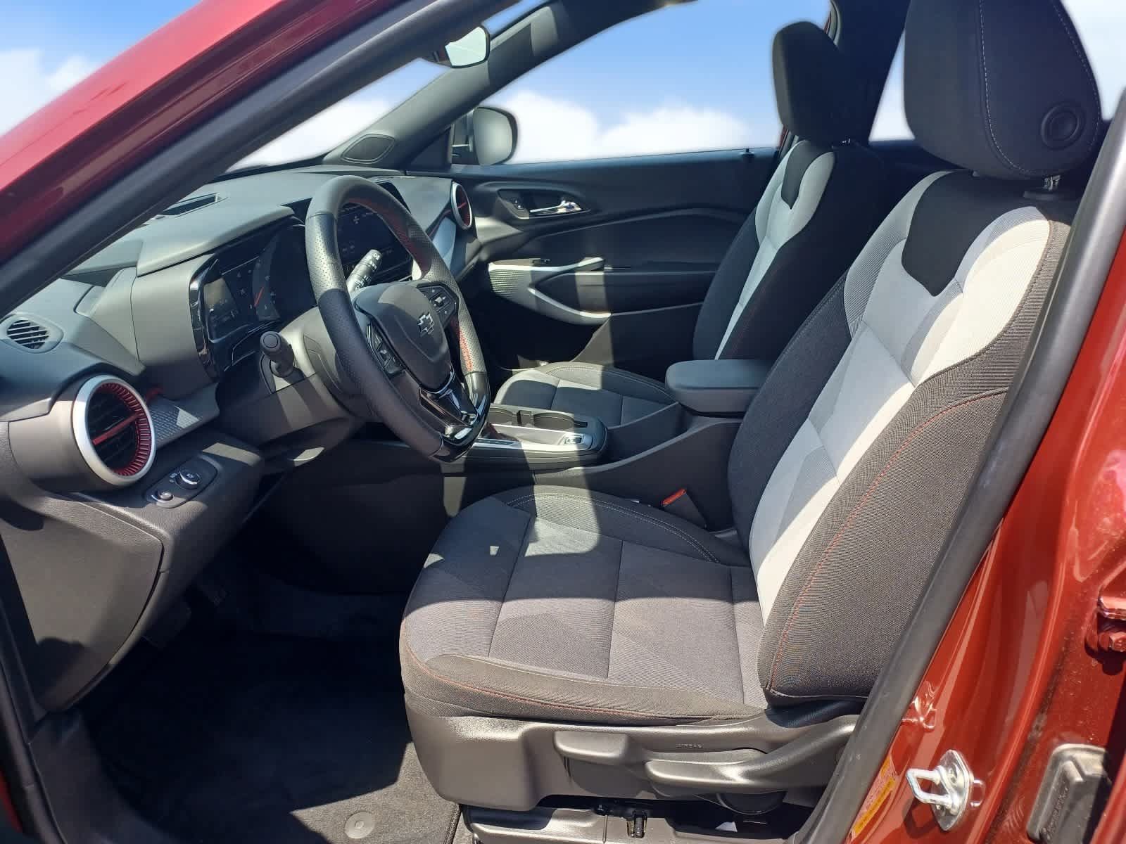 Used 2024 Chevrolet Trax RS w/ Driver Confidence Package FWD image 7