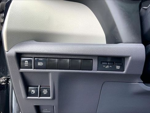 Used 2024 Toyota Sienna LE FWD image 33