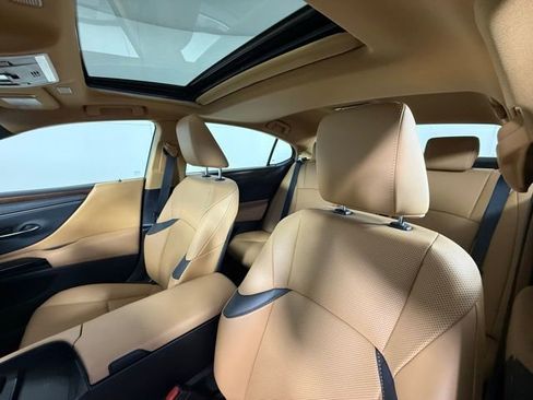 Certified 2025 Lexus ES 300h w/ Premium Package image 14