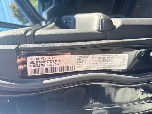 New 2025 Jeep Grand Cherokee Altitude image 26