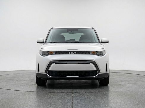Used 2025 Kia Soul LX w/ LX Technology Package FWD image 2