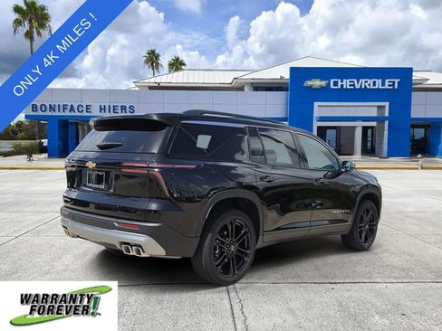 Used 2026 Chevrolet Traverse LT FWD image 3