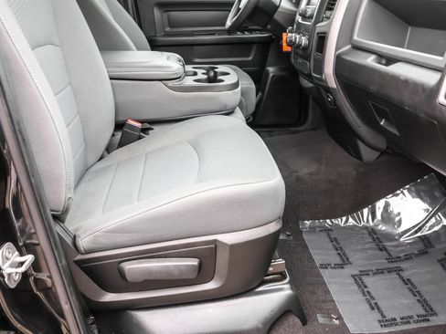 Used 2017 RAM 1500 Express w/ Black Ram 1500 Express Group AWD/4WD image 38