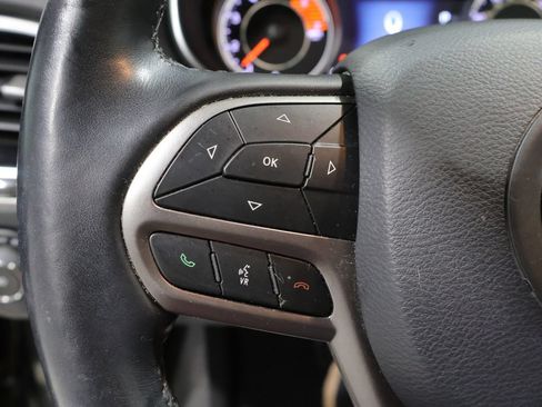 Used 2020 Jeep Cherokee Limited w/ Technology Group AWD/4WD image 40