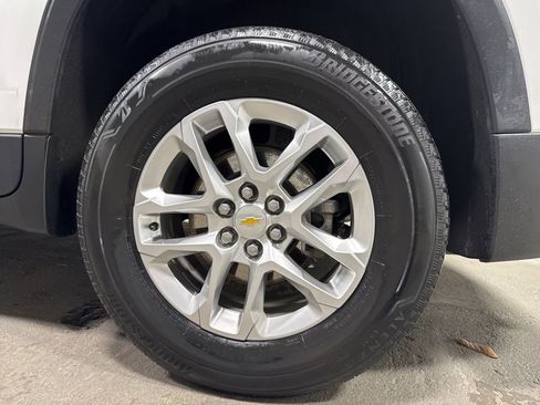 Used 2023 Chevrolet Traverse LS AWD/4WD image 38