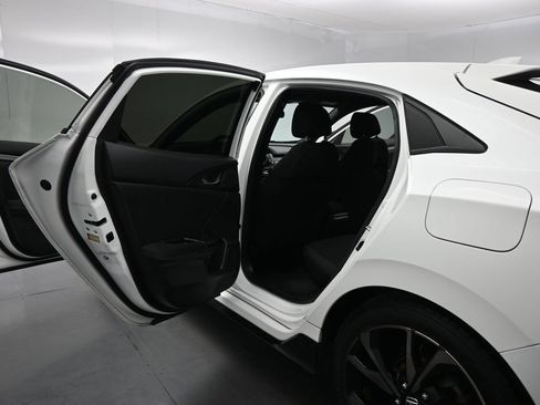 Used 2018 Honda Civic Sport image 12
