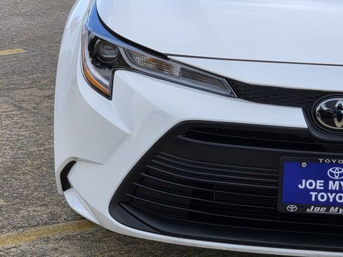 Used 2026 Toyota Corolla LE FWD image 5