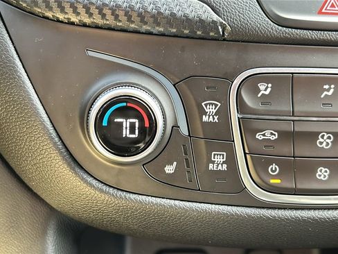 Used 2018 Chevrolet Equinox LT image 20