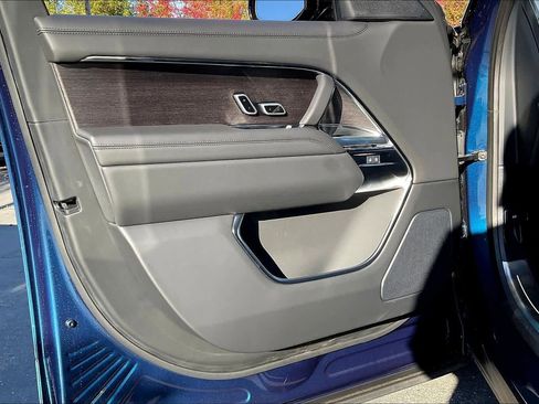 New 2025 Land Rover Range Rover Long Wheelbase SE image 24