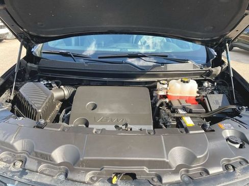 Used 2023 Chevrolet Traverse LT w/ LPO, Floor Liner Package FWD image 28