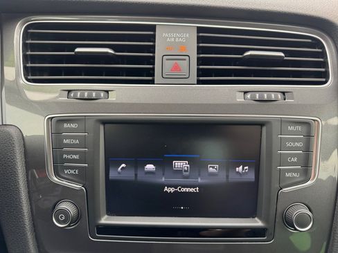 Used 2017 Volkswagen Golf Alltrack S image 21