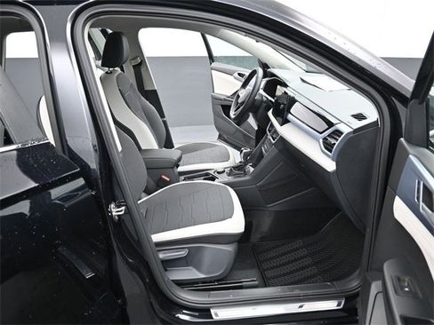 New 2026 Volkswagen Taos SE image 14