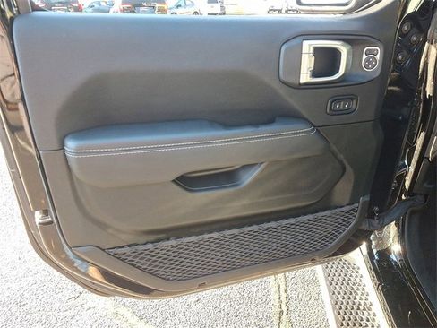 Used 2022 Jeep Wrangler Unlimited Sahara image 12