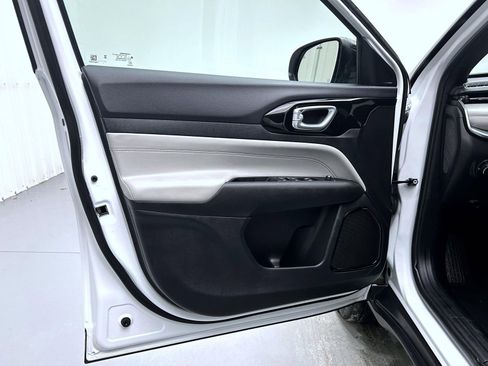 Used 2024 Jeep Compass Limited image 9