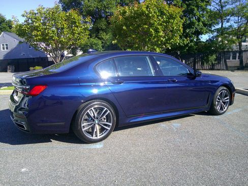 Used 2021 BMW 750i xDrive w/ Luxury Rear Seating Package AWD/4WD image 18