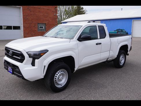 Used 2024 Toyota Tacoma SR RWD image 1