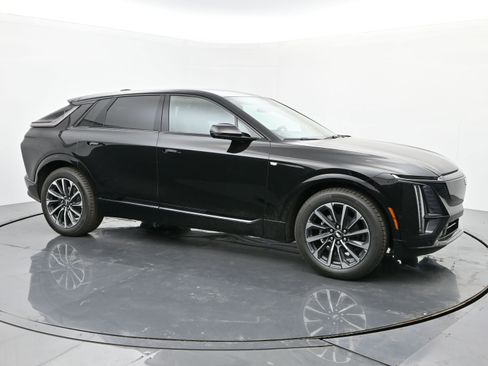 New 2025 Cadillac Lyriq Sport image 7