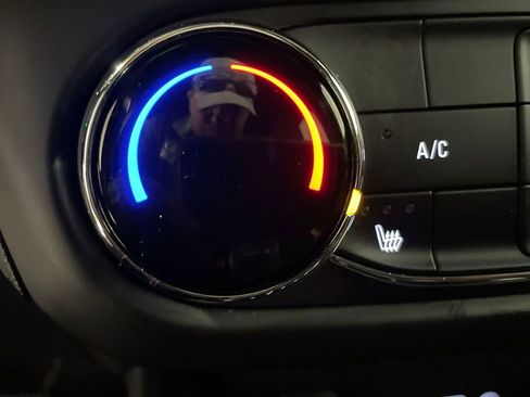 Used 2023 Chevrolet TrailBlazer RS image 28