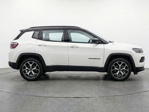 Used 2025 Jeep Compass Limited image 11