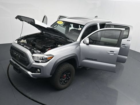 Used 2019 Toyota Tacoma TRD Off-Road AWD/4WD image 40
