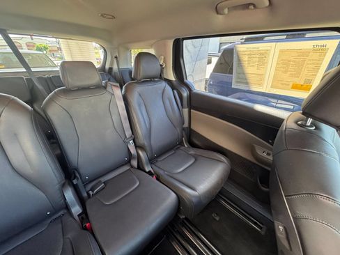 Used 2026 Kia Carnival FWD image 40