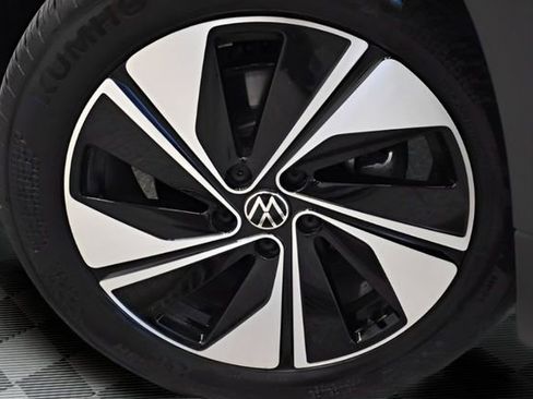 Used 2025 Volkswagen Taos SE AWD/4WD image 29