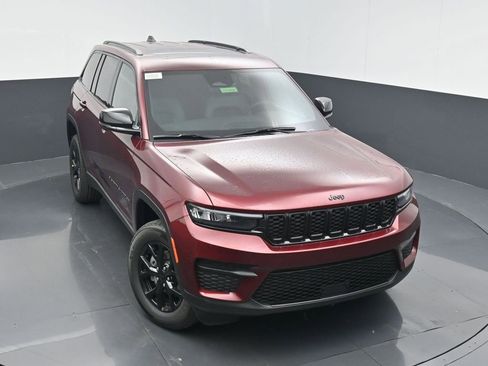 New 2025 Jeep Grand Cherokee Altitude image 38