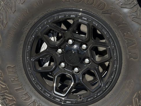 Certified 2025 Chevrolet Colorado ZR2 w/ ZR2 Bison Edition image 9