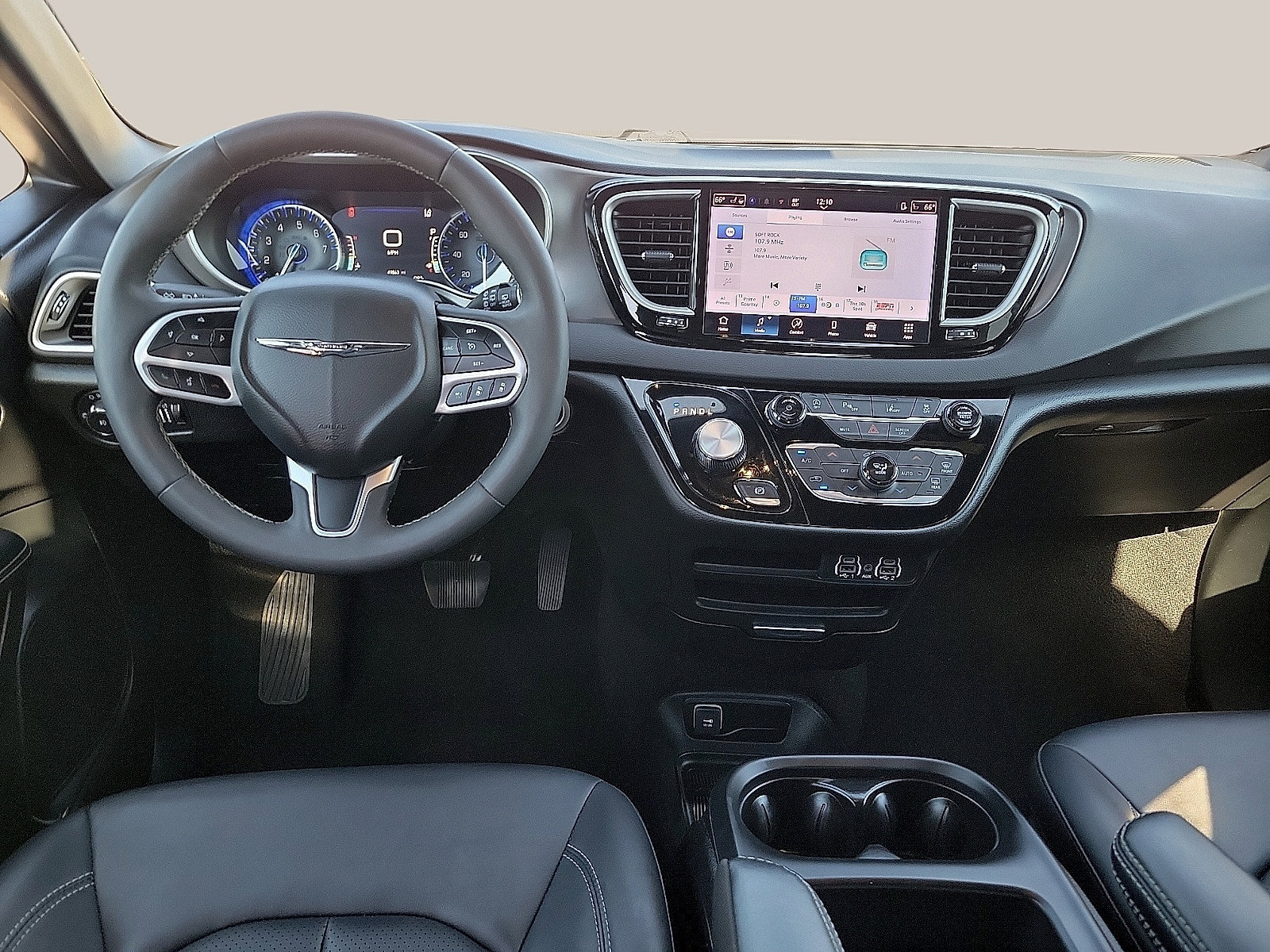Used 2025 Chrysler Pacifica Select FWD image 11
