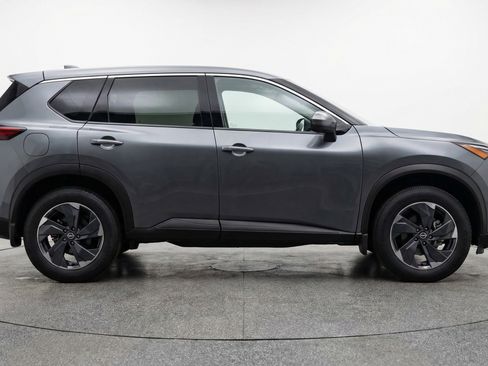 Used 2025 Nissan Rogue SV image 11