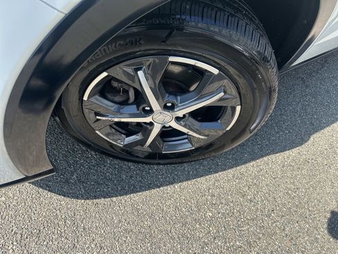 Used 2024 Honda HR-V EX-L image 2