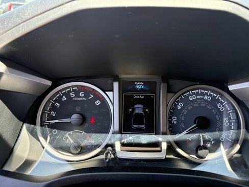 Used 2022 Toyota Tacoma SR5 w/ SR5 Appearance Package (SM) AWD/4WD image 15