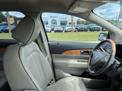 Used 2013 Lincoln MKX FWD image 11