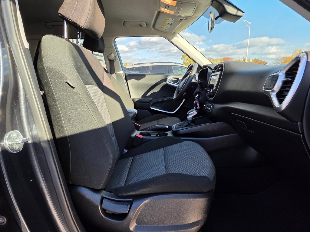 Certified 2023 Kia Soul LX w/ LX Technology Package FWD image 11