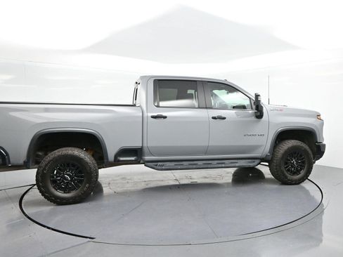 Used 2025 Chevrolet Silverado 2500 ZR2 w/ Technology Package AWD/4WD image 4