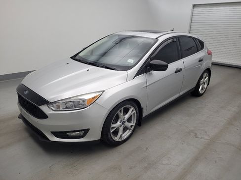 Used 2016 Ford Focus Titanium w/ Titanium Technology Package FWD image 2