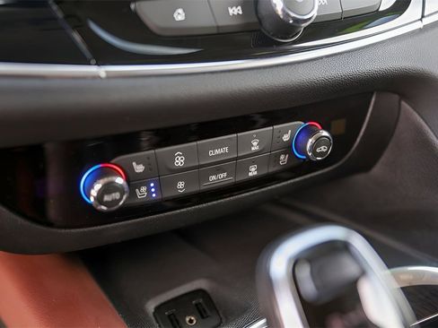 Used 2019 Buick Enclave Avenir w/ Avenir Technology Package image 18