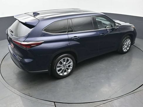 Certified 2024 Toyota Highlander Limited AWD/4WD image 46