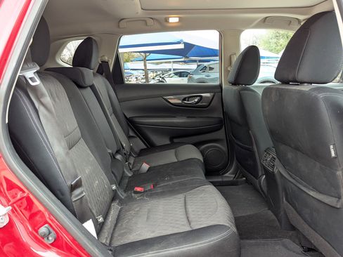 Used 2017 Nissan Rogue SV image 18